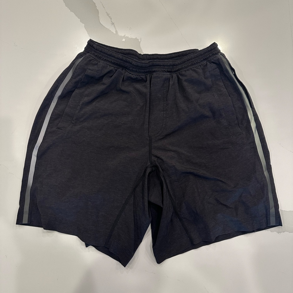 LULULEMON men’s shorts GUC size large